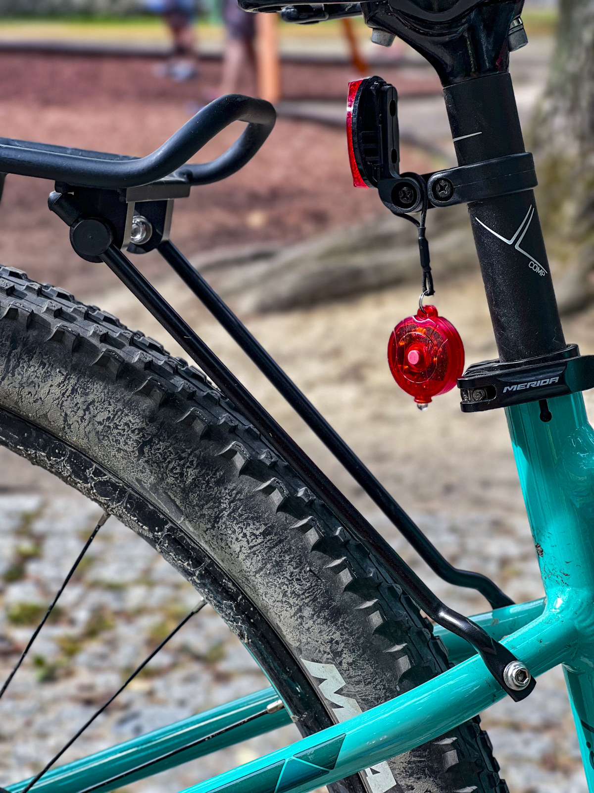 Zamontowane pręty mocujące 250 mm.